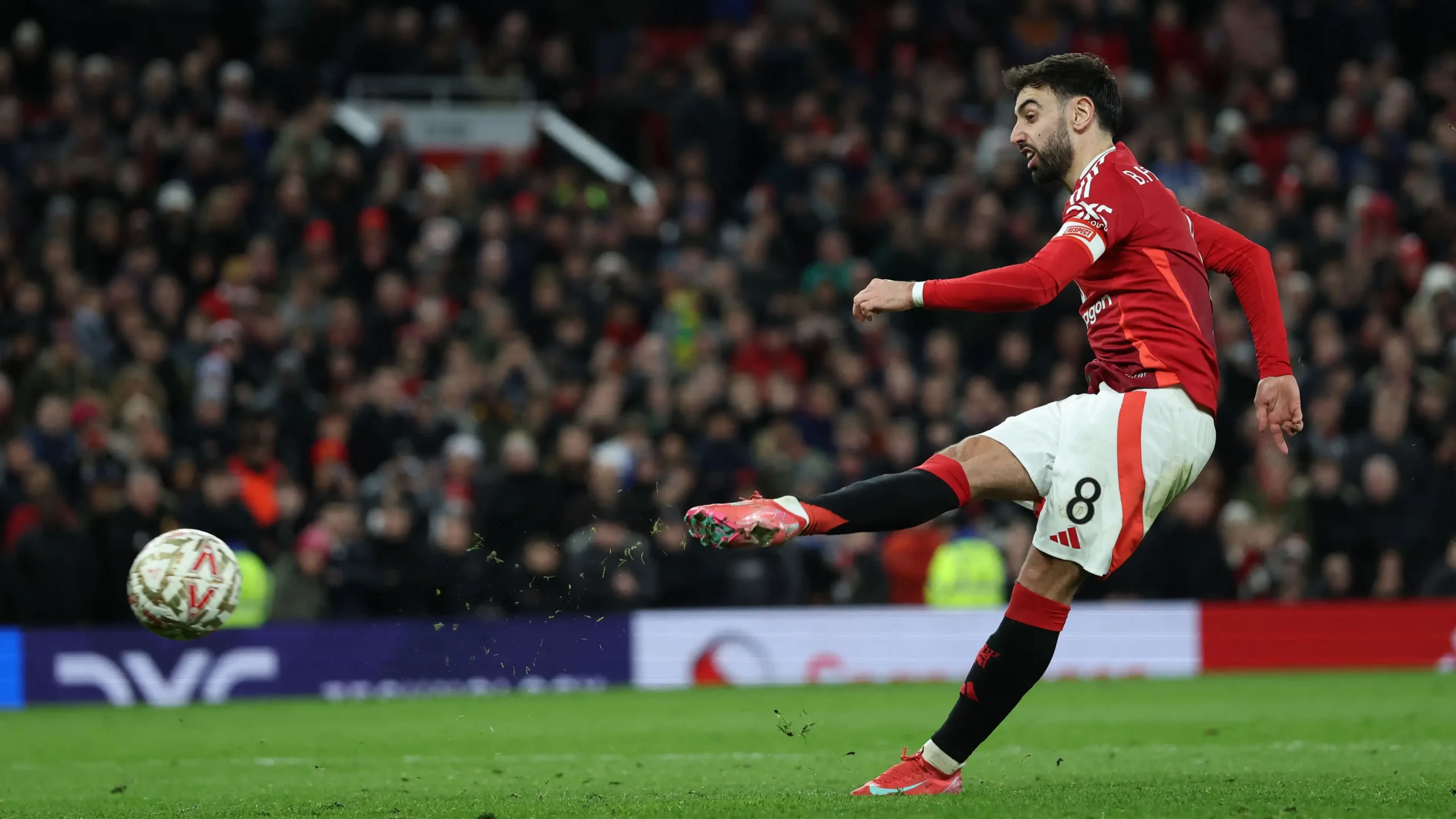 Có nên tước quyền đá penalty của Bruno Fernandes?