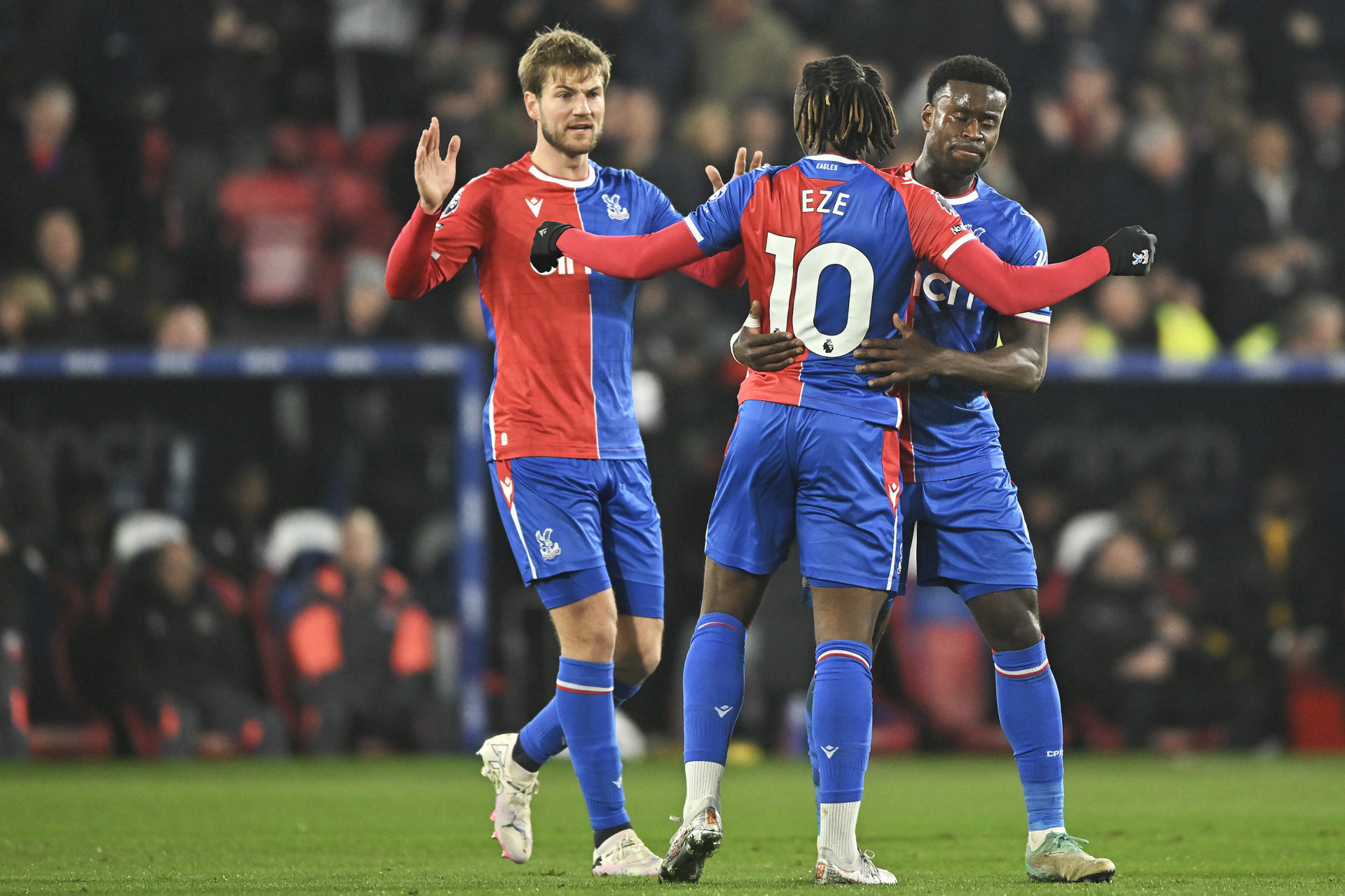 Crystal Palace quyết giữ Eze và Guehi