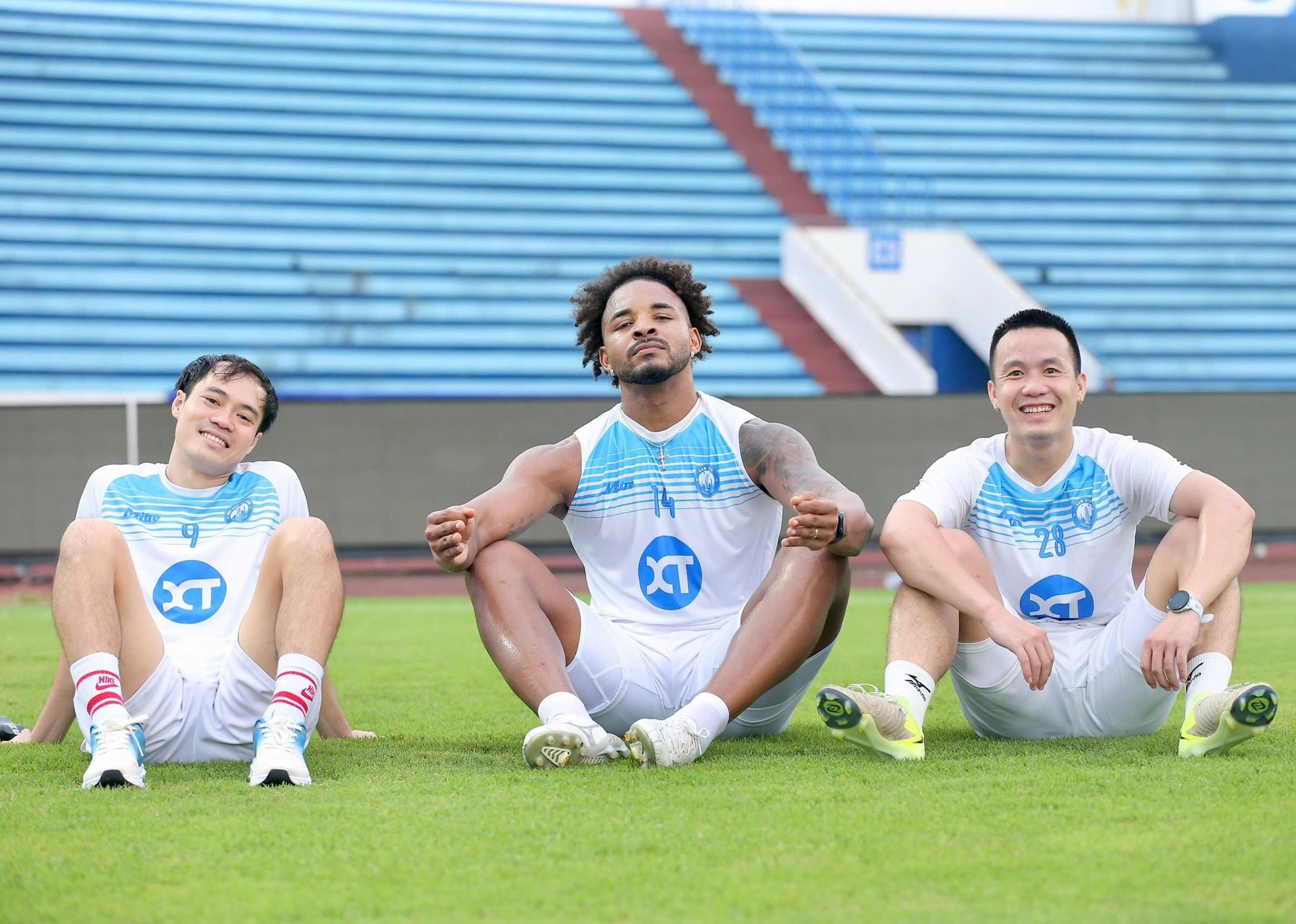 Văn Toàn nghỉ hết lượt đi V.League 2025/26