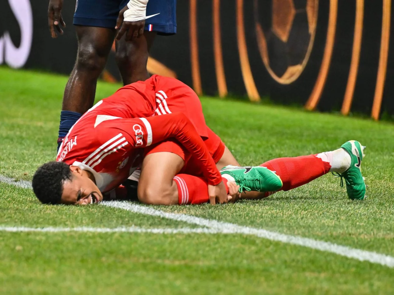 Musiala kiên nhẫn trên con đường trở lại