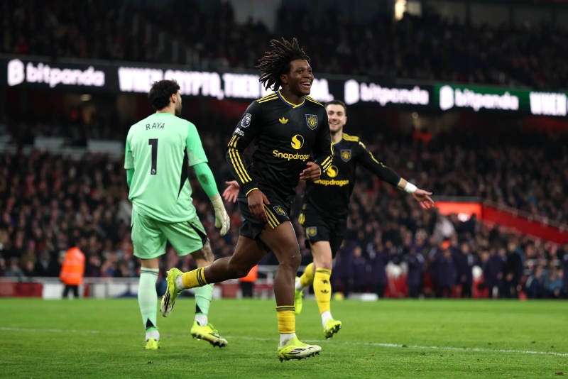 Manchester United khẳng định sức mạnh trước Arsenal