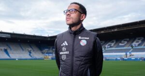 HLV Liam Rosenior: Chelsea Sẵn Sàng Đối Đầu Với Thử Thách Lớn